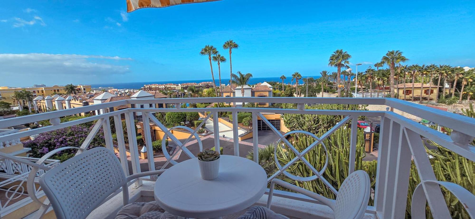 Beautiful El Duque Apartamento
